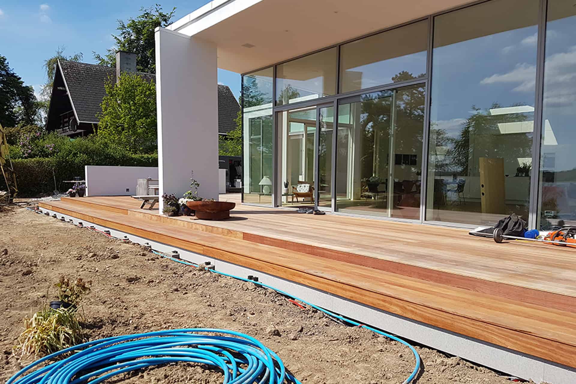træterrasse rundt om hus